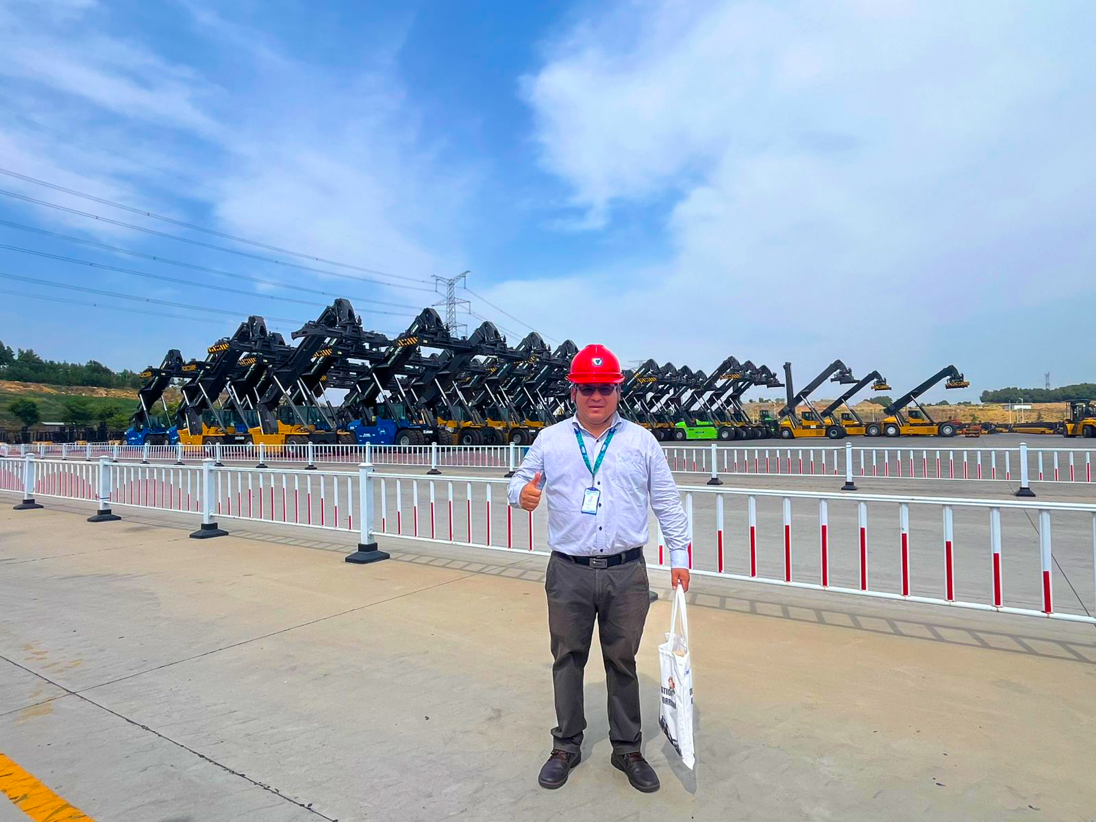 proveedor de reach stacker XCMG en Perú