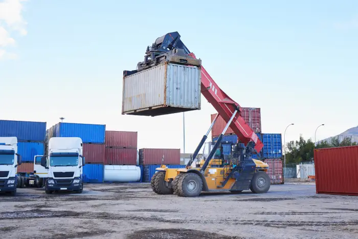 alquiler reach stacker